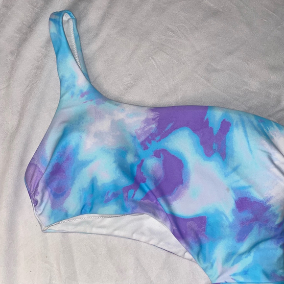 NWOT Women's Pink Lily One Piece Swimsuit Size S Blue Purple & White Tie Dye - Picture 2 of 9